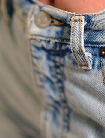 Photo stretching jeans